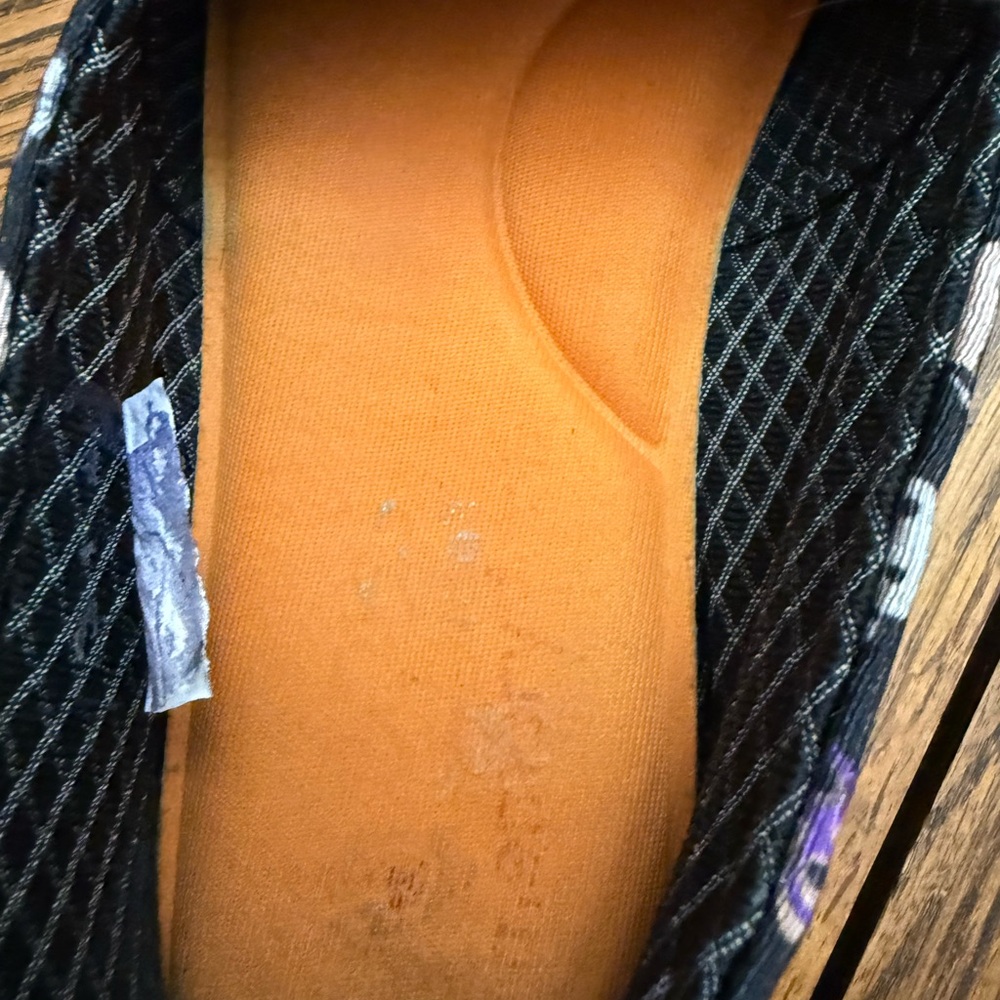 Bob’s Dog Print Slip On’s - Picture 6 of 8